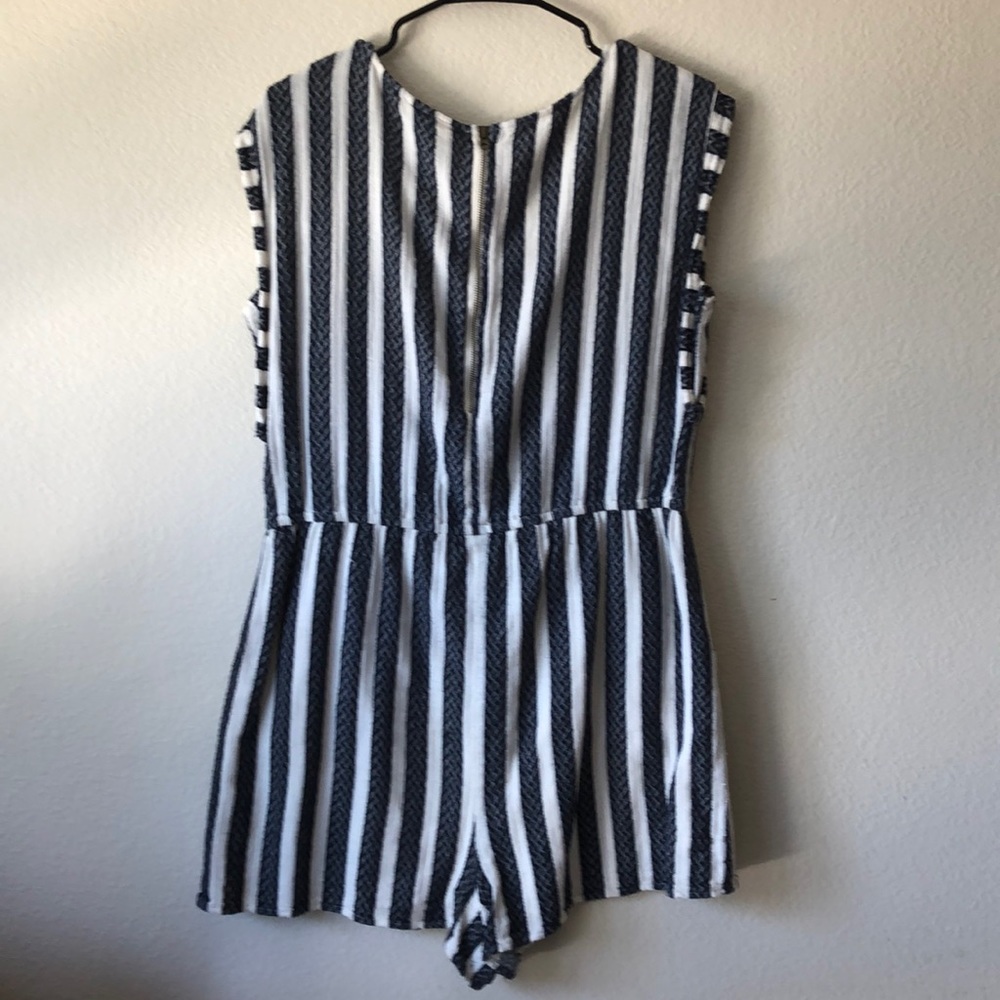 Universal Thread White And Blue Romper - image 7